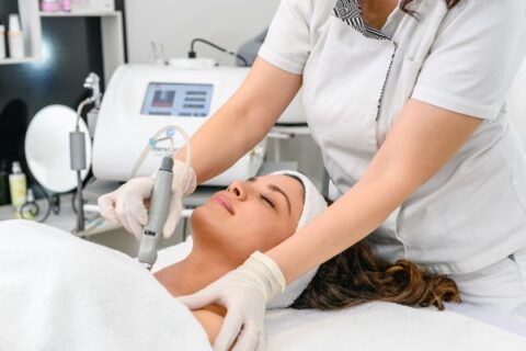 An expert is offering décolletage rejuvenation procedure in Dallas, TX, and surrounding area
